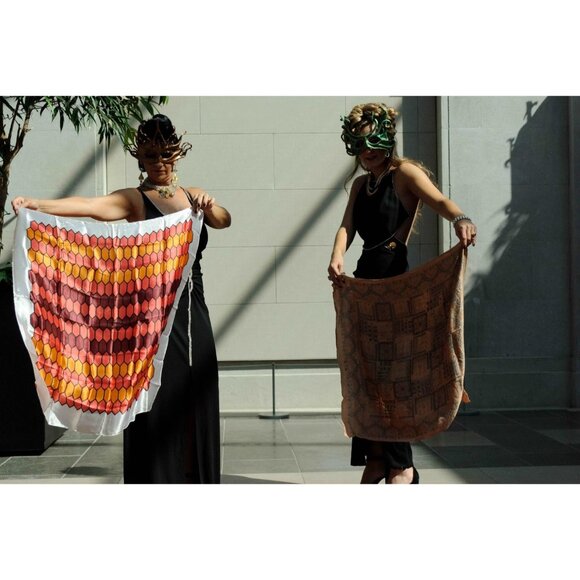 Beehive Patterned Vintage Scarf - A Buzzworthy Accent in Sustainable Fashion - Picture 5 of 6